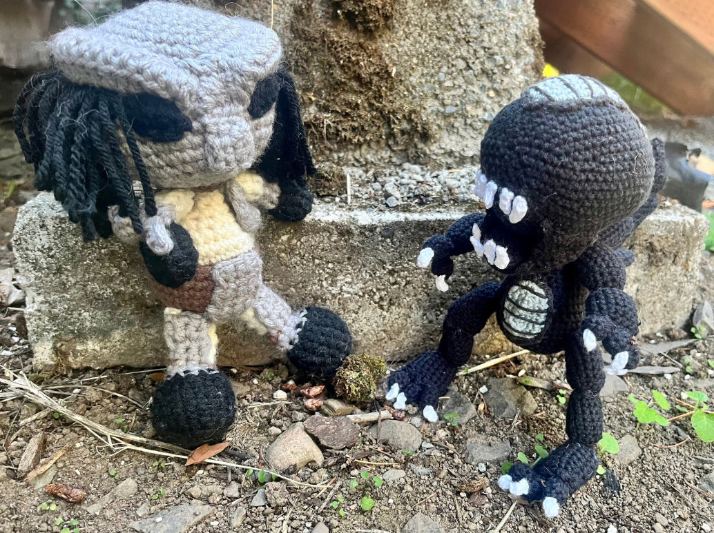 Alien vs Predator Amigurumi Crochet Doll Horror Movie Duo