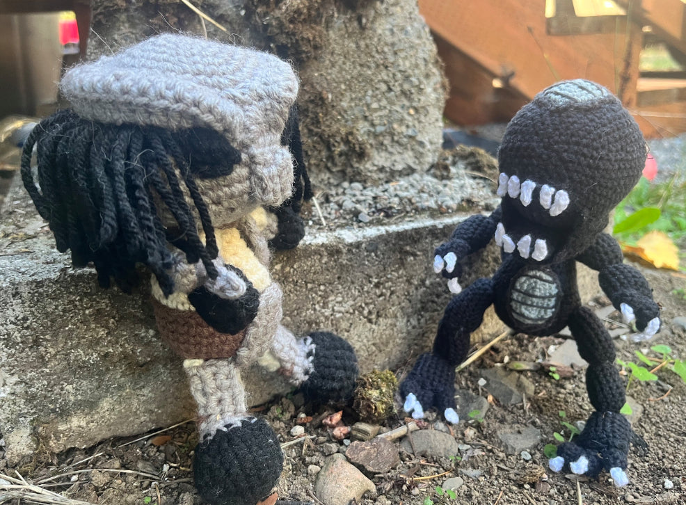Alien vs Predator Amigurumi Crochet Doll Horror Movie Duo